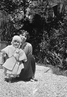 Vanessa Wagstaff: Young child and her mother