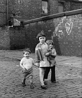 Brickwork: Three young children walking on cobbles - Manchester