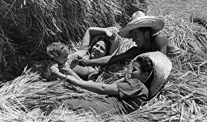 Settler: Young colonists in Italian Libya taking a midday break