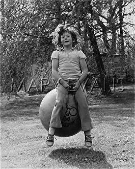 Bounces: YOUNG GIRL / SPACEHOPPER