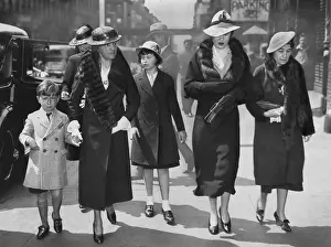 Lcgr2003: Young Gloria Vanderbilt, center, with her