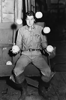 Messing: Young man juggling with oranges and balancing a
