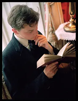 Simon Roberts: YOUNG MAN READING