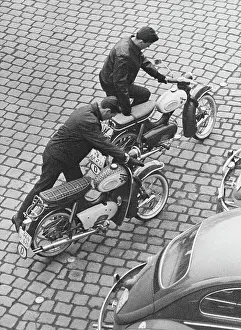 Freizeit: Two young men with motorcycles