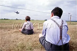 Hymers: YOUNG PLANE SPOTTERS
