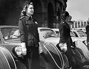 Knorr: Young Red Cross nurses in Italy, 1939