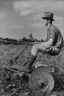 Grady: Young resettlement farmer with harrow, Grady County, Georgia