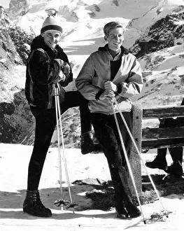 Skiis: YOUNG SKIERS