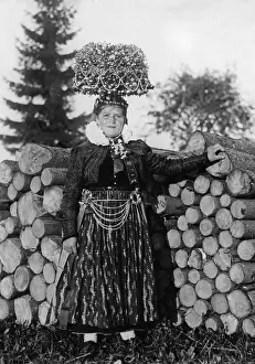 Bridal: Young woman from the Black Forest in festive