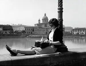 Ferri: Young woman sitting on the
