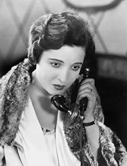Lamenting: Young woman on the telephone