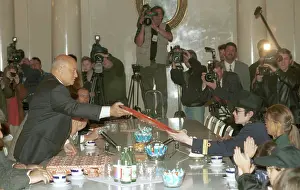 Luzhkov: Yuri Luzhkov meets with Michael Jackson, 1996