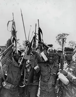 Camerapix: Zaire troops armed with bow and arrows and automatic