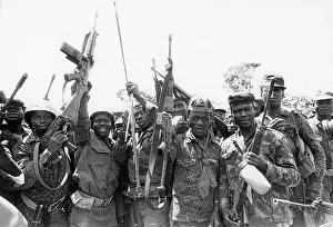 Camerapix: Zaire troops armed with bow and arrows and automatic