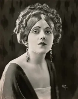 Zalla: Zalla Zarana - actress