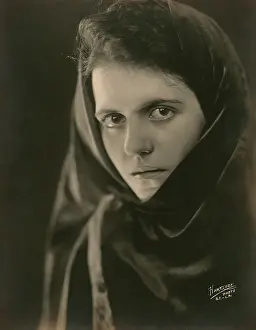 Zalla: Zalla Zarana - actress