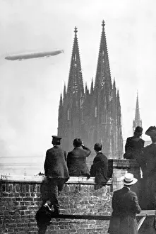 Metz: Zeppelin airship LZ 3'above the Cologne Cathedral, 1909