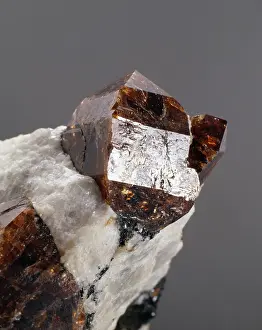 Nesosilicate: Zircon crystal